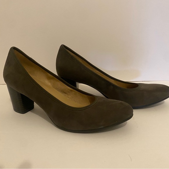 Naturalizer Pumps Women's Size 8 Grey Faux Suede N5 Comfort  w/Block Heel - Picture 1 of 8